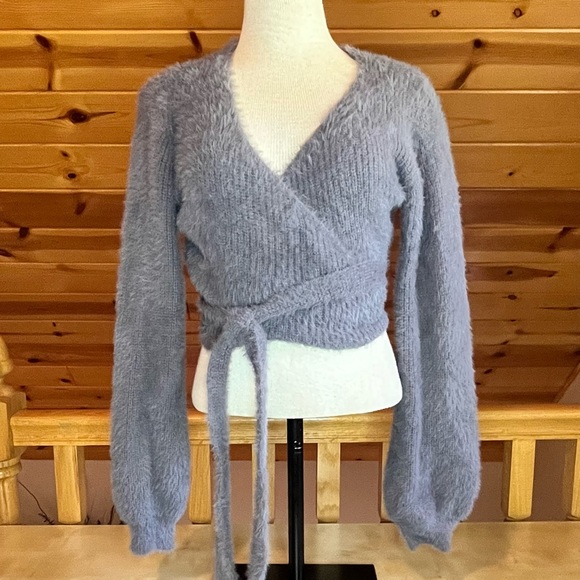 West of Melrose Sweaters - West of Melrose Cropped Wrap Balloon Sleeve Gray Sweater Size Small